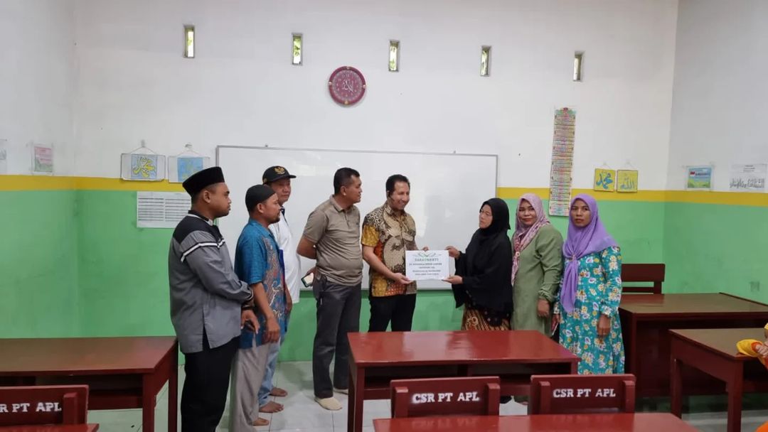 CSR PT Anugerah Pupuk Lestari kepada Madrasah Al Wasliyah desa Dalu XA Sei Belumai