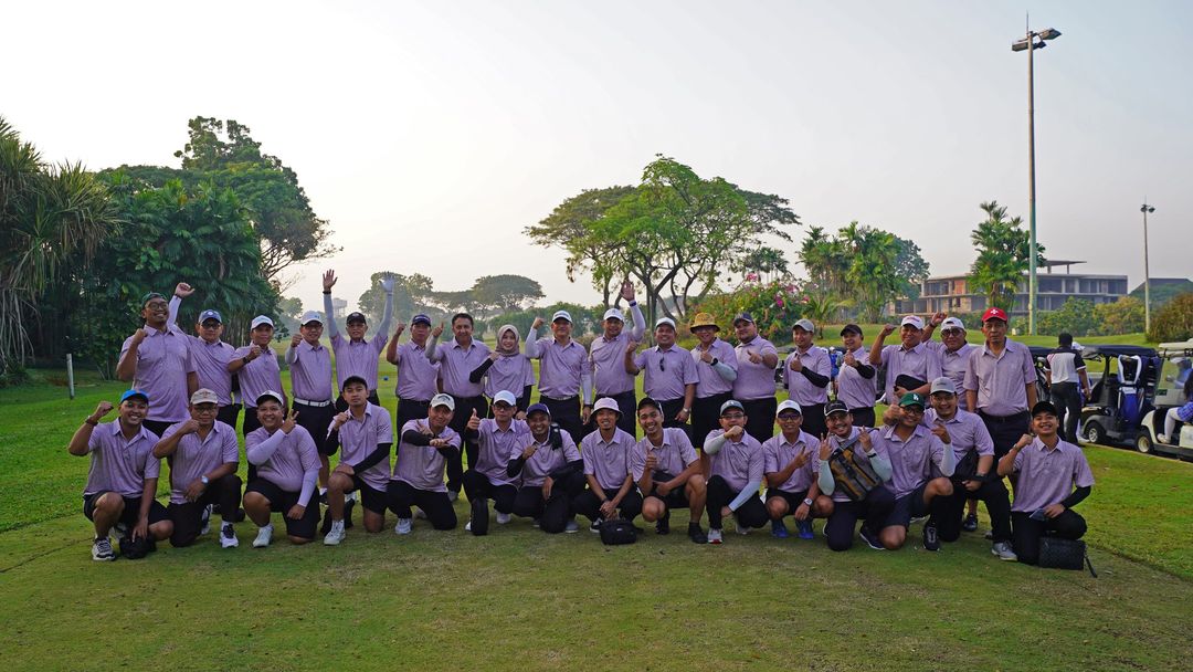 Tim Marketing Divisi Pupuk Saraswanti Group membangun kebersamaan dan kekompakan melalui acara Saraswanti Cup Golf Tournament.